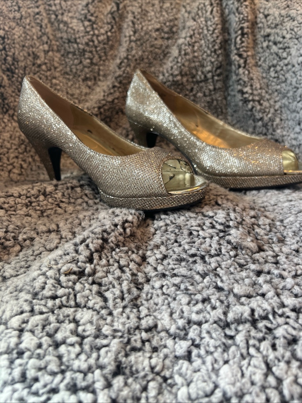 Glitter Peep-Toe Heels in Gold